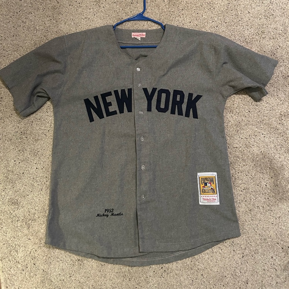 New York Yankees Gray Jersey tag says 48 Large /XL